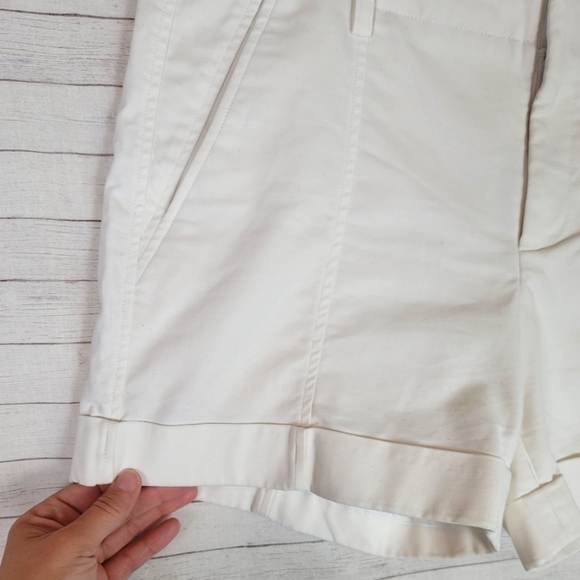 VINCE PLEATED ROLLED CUFF SHORTS, SZ 10 - Picture 6 of 13